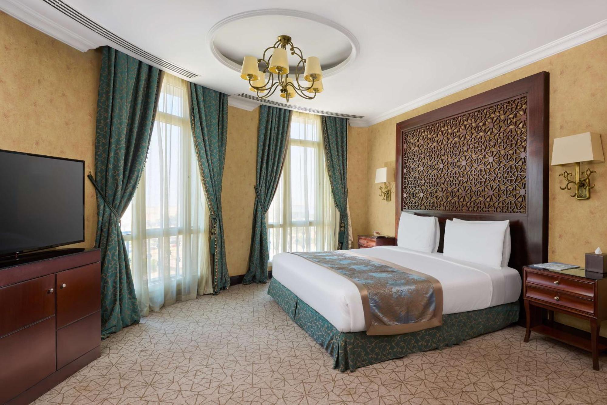 Royal Maxim Palace Kempinski El Cairo Exterior foto A bedroom at the Jumeirah Emirates Towers Hotel