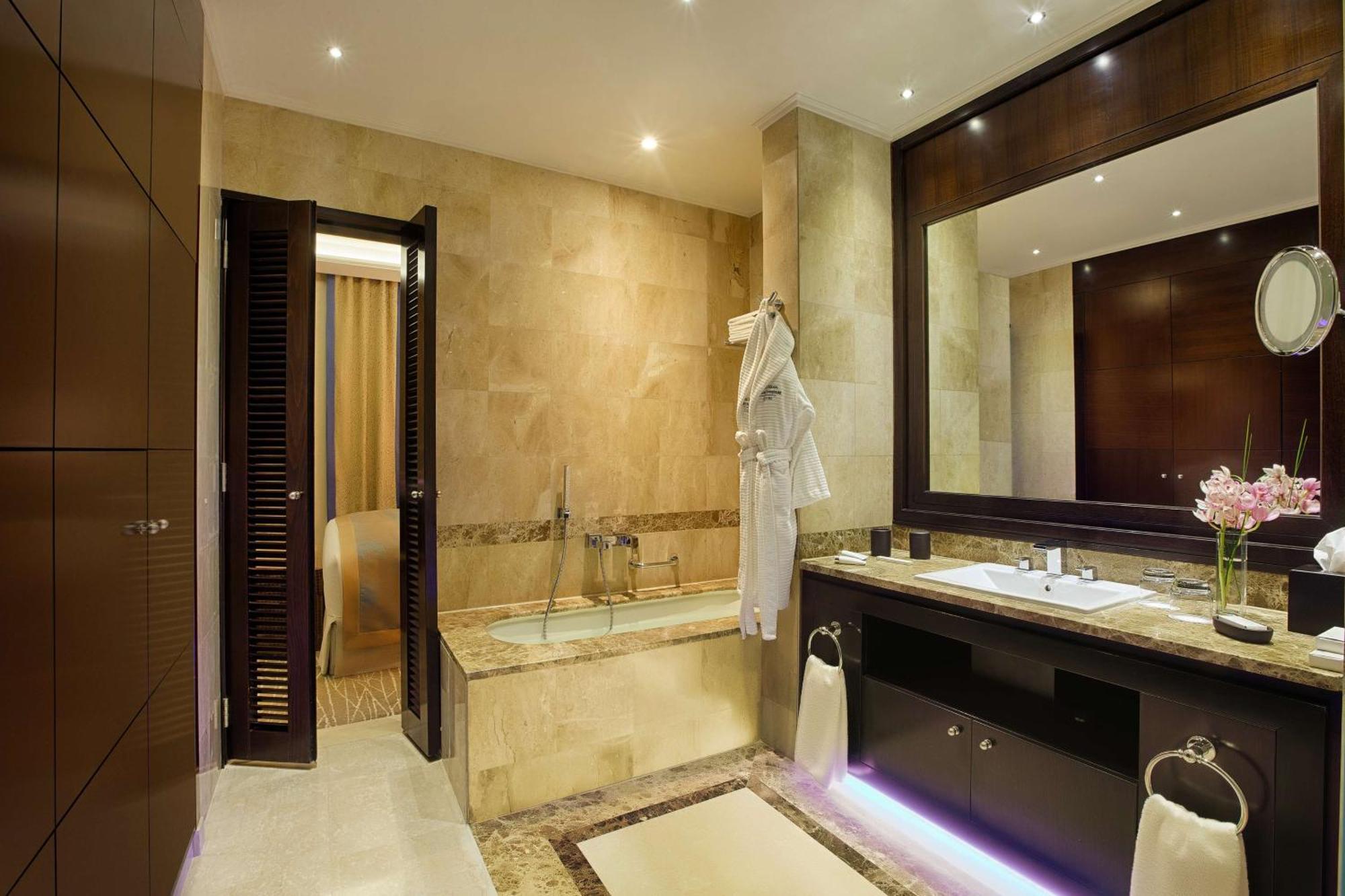 Royal Maxim Palace Kempinski El Cairo Exterior foto Bathroom