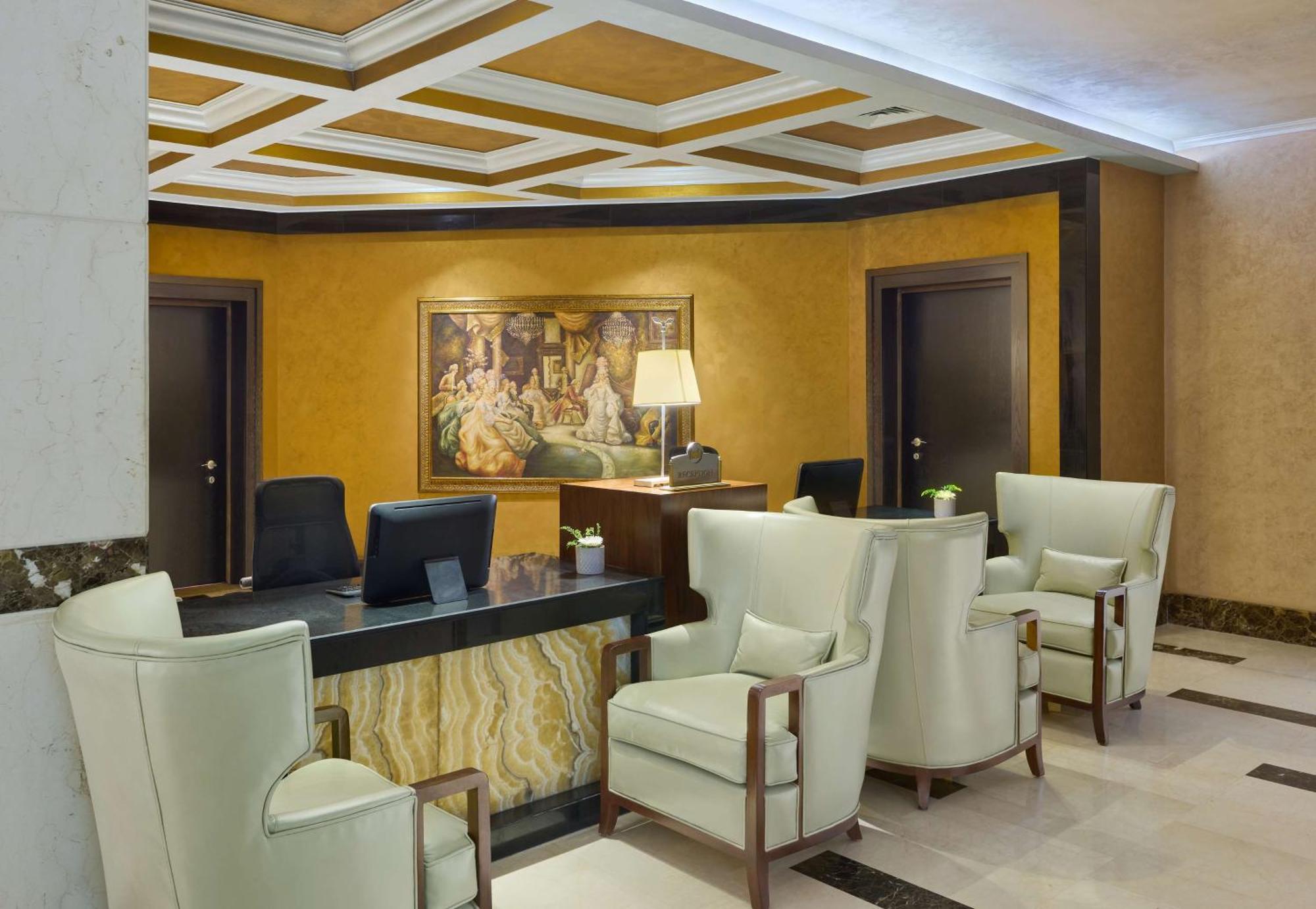 Royal Maxim Palace Kempinski El Cairo Exterior foto The office of the President of the University